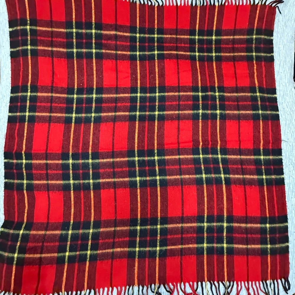 Vintage Wool Red Black 52 x 52 Soft Warm Throw Blanket‎